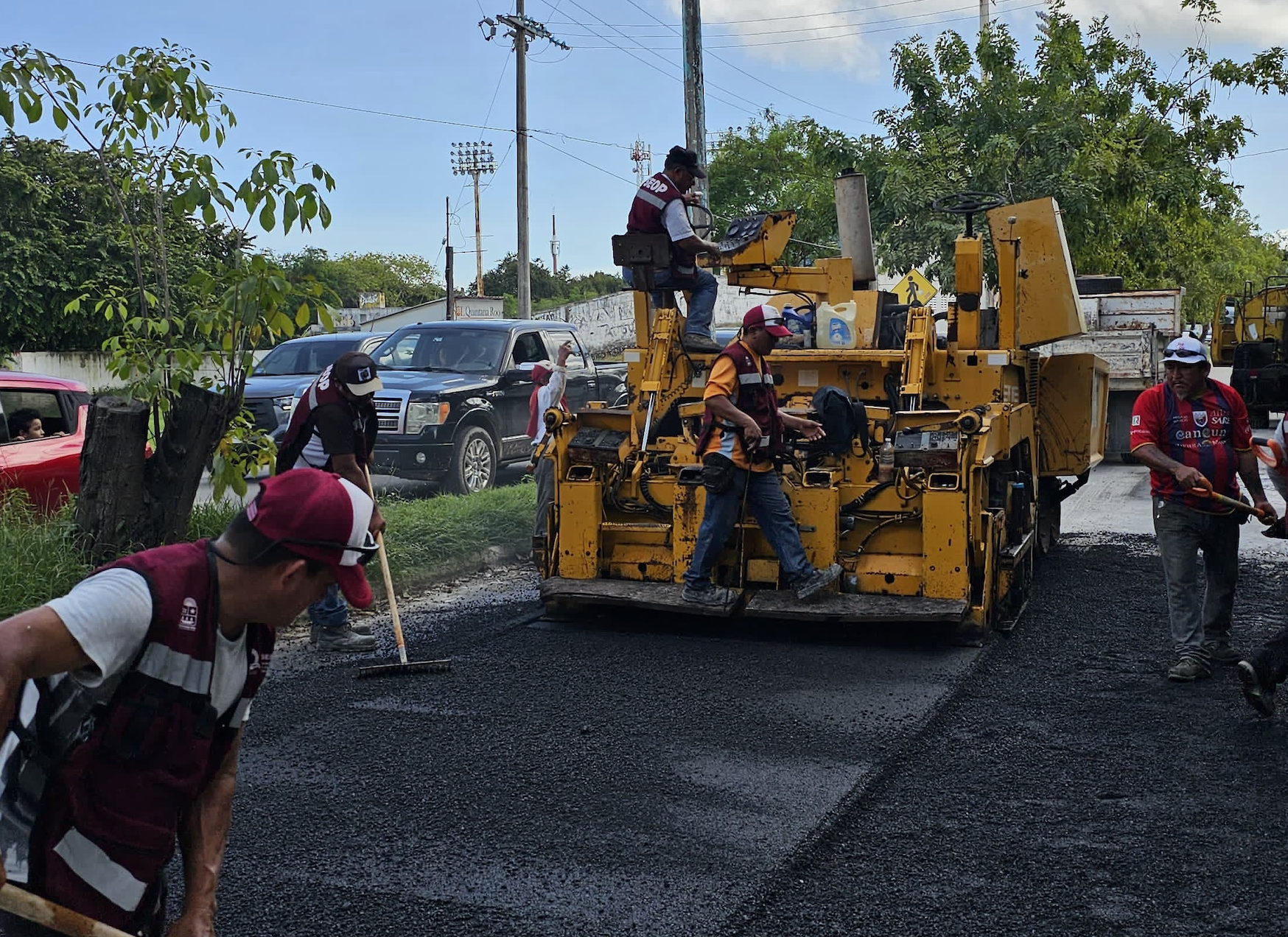 Avanza acciones de atención a desfondes y bacheo en Chetumal para devolverle el brillo a la capital: Mara Lezama